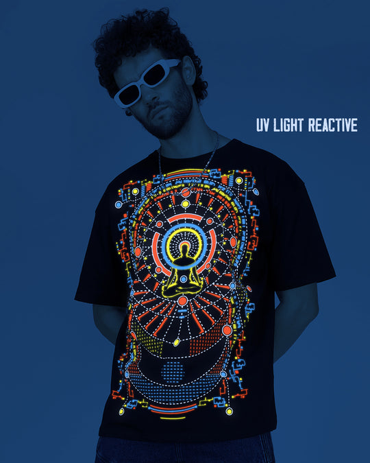 Méditation lunaire | Réactif à la lumière UV et phosphorescent | T-shirt surdimensionné 