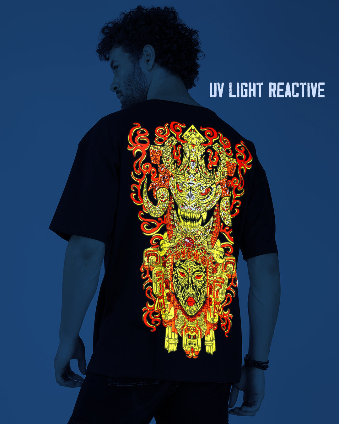 Reine Macabra | Réactif à la lumière UV et phosphorescent | T-shirt surdimensionné