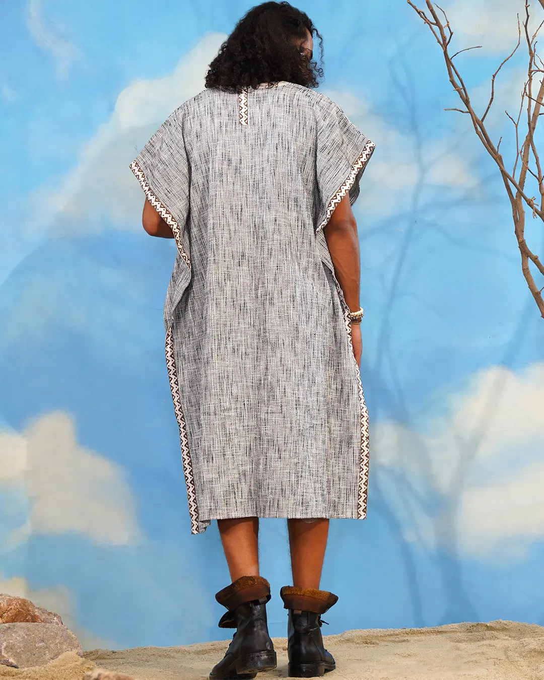 Men White &amp; Black Check Open Kaftan