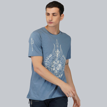 Trishul Mantra T-shirt met ronde hals en halflange mouwen in oceaanblauw